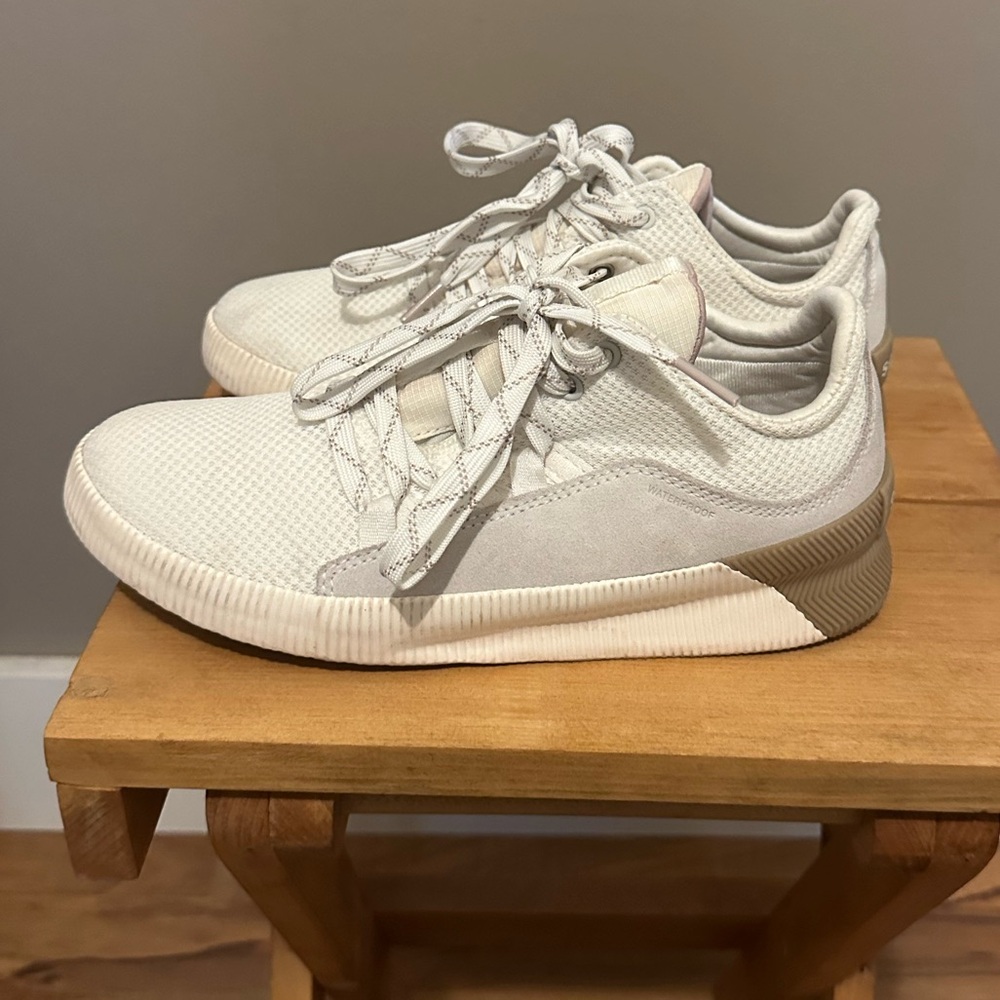 Sorel Cream and White Sneakers